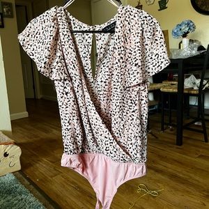 NWT francesca’s pink leopard blouse/bodysuit